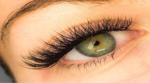 Real Mink Eyelash Extensions Vs. Synthetic: Which Is Better?