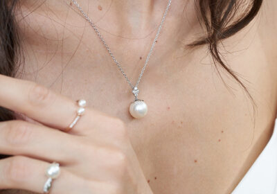 The Vintage Chic Trend: Gold and Pearl Pendant Designs to Embody the ‘Classic Beauty’ in 2025